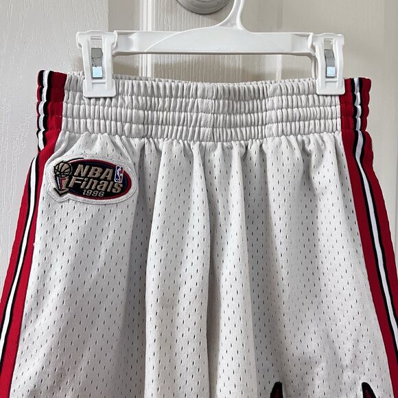 Mitchell & Ness Hardwood Classics Shorts Chicago Bulls NBA Finals 1998 SZ Small - Picture 2 of 16